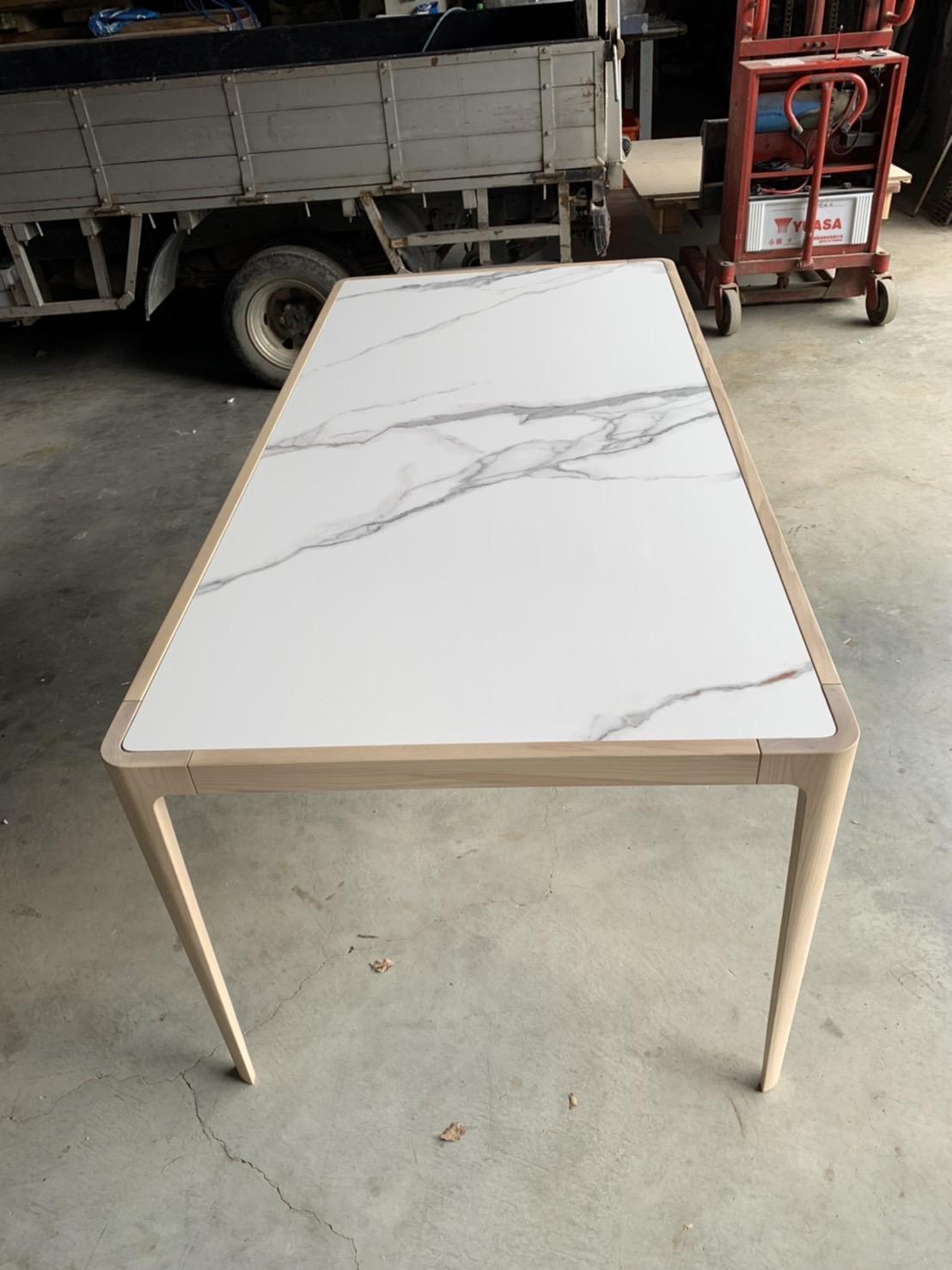 DE-0082大理石面木框餐桌